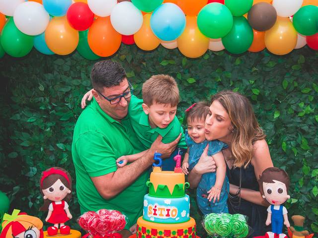 Aniversário de A comemoração é um momento muito especial para o aniversariante, pois mostra o quanto ele é querido e importante / LUCAS & LAURA