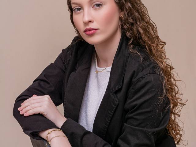 CORPORATIVO de Thais