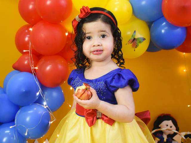 Smash the cake de Smash the cake Julia 2 anos. Tema Branca de Neve