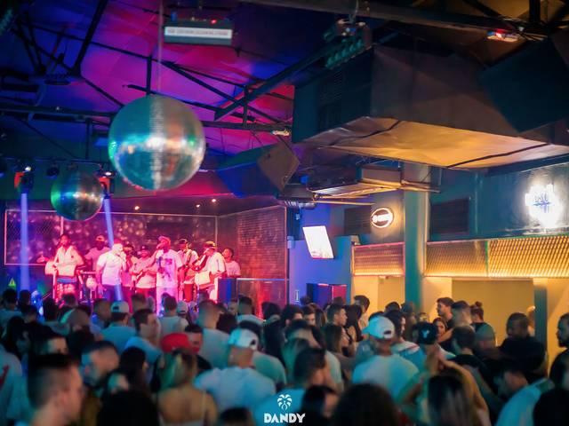 Baladas de 2023-02-04 Mr Dandy - Festa do Branco