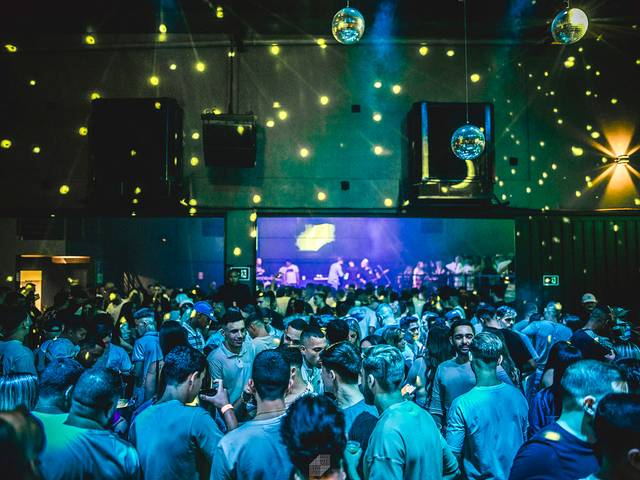 Baladas de 2023-08-19 Miragem Club - The White