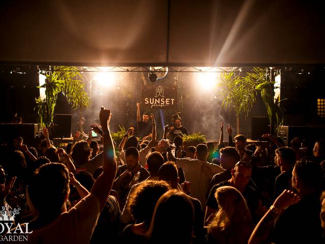 Baladas de Sunset Please com Glen vs Volkoder