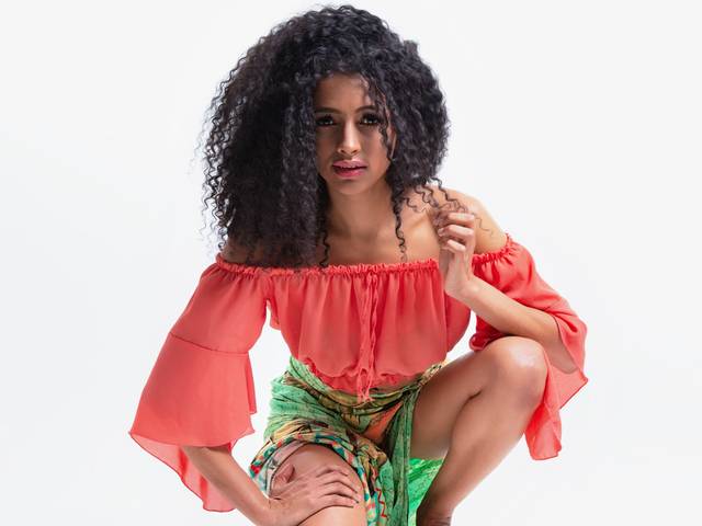 Ensaio fotográfico em estúdio. de Ensaio fotográfico de moda e beleza em Santos - SP, modelo Juliana Santos. Fotógrafo Marcos Castro.