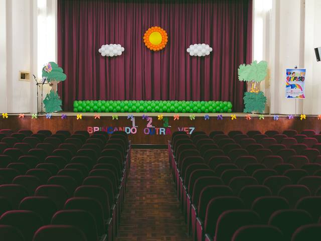 Escola Infantil de Festinha de final de ano PIMPOLHO