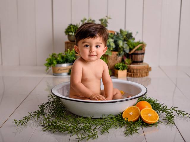 Ensaio Infantil de EMANUEL - Acompanhamento mensal - Banho de leite com frutas
