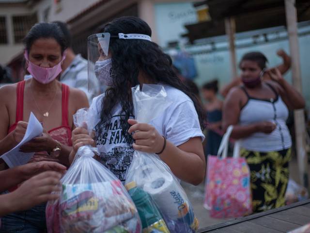 Fotos de Ações Sociais de DISTRIBUIÇÃO DE CESTAS BÁSICAS - Marca das Favelas
