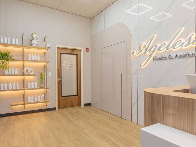Real Estate & Interior de Property of 2,200 sq ft  Spa