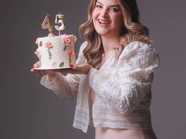 Aniversário de FABIANE BASTOS | 45 ANOS