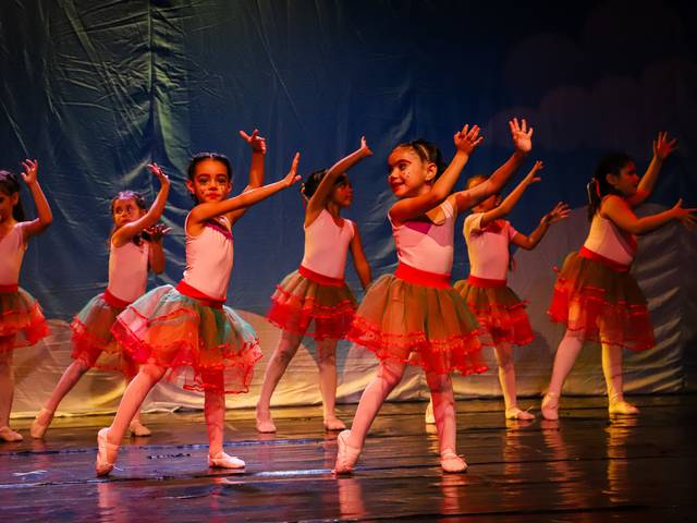 Comemorações de 4/5 MOSTRA DE DANÇA - NELSO VERRI