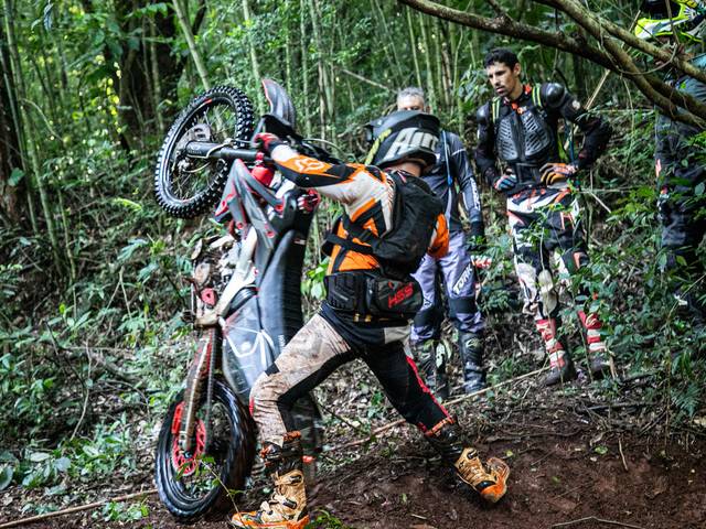 Esporte de TRILHA HARD DE GRANDES RIOS