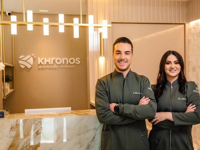 Signature Retratos de Khronos Odontologia