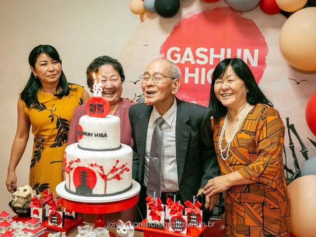 Familias de 85 anos de Gashun Higa