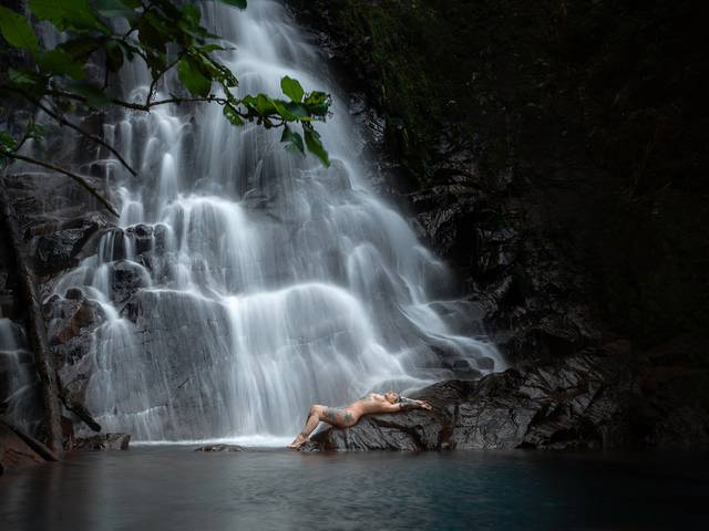 NU ARTÍSTICO(>18) de Ana Claudia Buss