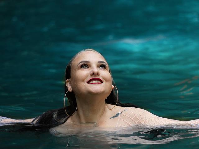 NU ARTÍSTICO(>18) de Tatiane