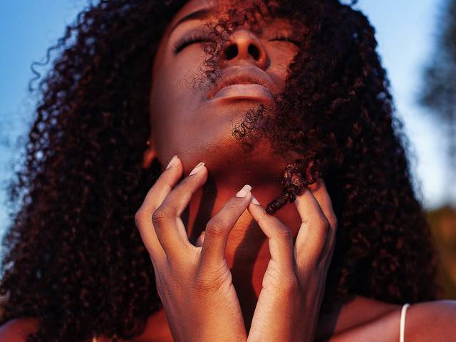 NU ARTÍSTICO(>18) de Pâmela Marçal