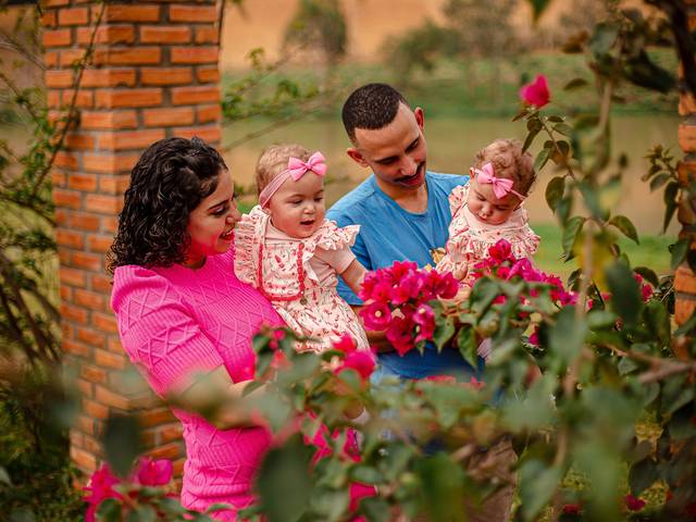 Gestantes  de Mamãe Caroline Louzada + Papai Luis + Irmãs Aurora e Jade -  A espera de Livia