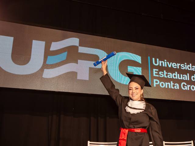 Formatura - Ensaio de Formatura de Amanda - Colação Grau - Direito - UEPG
