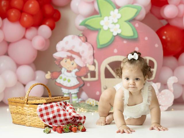 Smash the cake de Marina, no mundo da Moranguinho