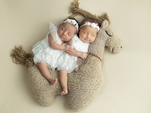 Newborn de Bella e Laura, 32 dias