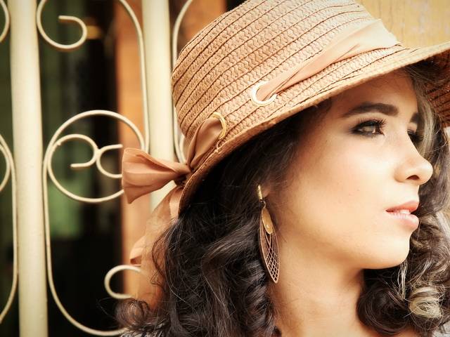 Mulheres de 20 + de RAFAELA - 23 ANOS 