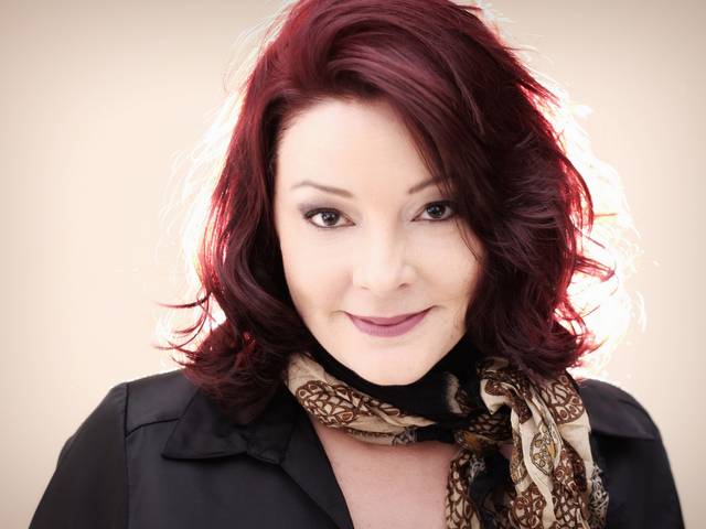 Mulheres de 30 + de ELIZABETH - 36 ANOS 