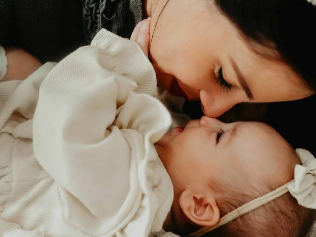 Família de Karol e Anelise - colo de mãe