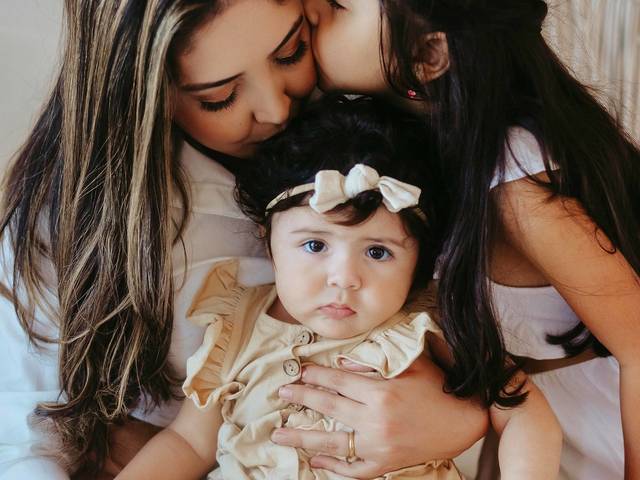 Família de Pamela, Helô e Julia - Colo de mãe 