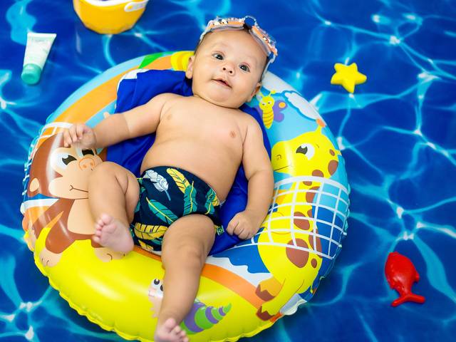 Acompanhamento do bebê e Kids de Como eu tô? Só curtindo uma piscina  🏊🌅🍨 