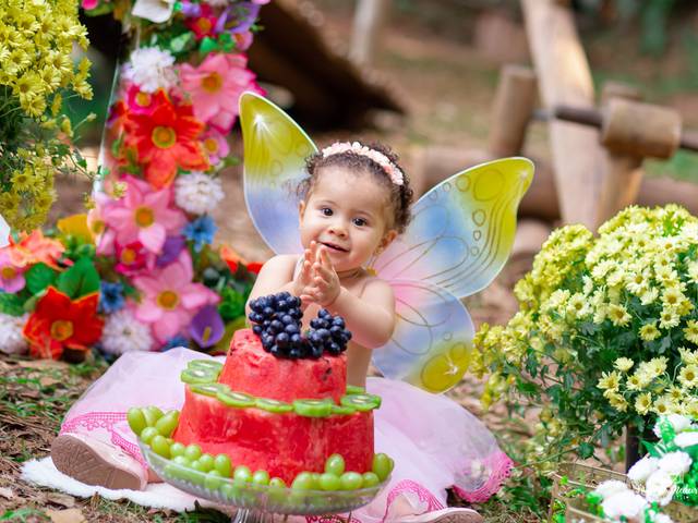 Smash the cake ou fruit de Em um piscar de olhos Manuzinha cresceu...1 aninho já...parece foi ontem que ela chegou com poucos dias de nascida no estúdio!!! Amo acompanhar cada passo dessa princesa :)