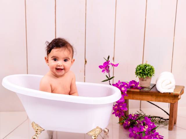 Acompanhamento do bebê e Kids de Nesse calor só um banho delicinha mesmo :)