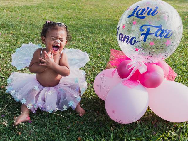 Família de 1 ano de Lari