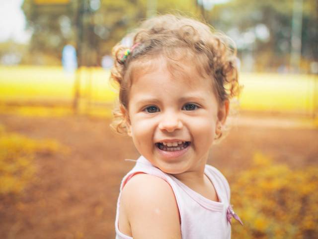 Ensaios de De sorrisos, caretas e bocas, de cachinhos dourado