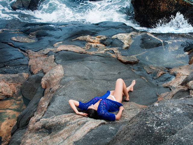 Ensaios de As pedras, na beira do mar azul.