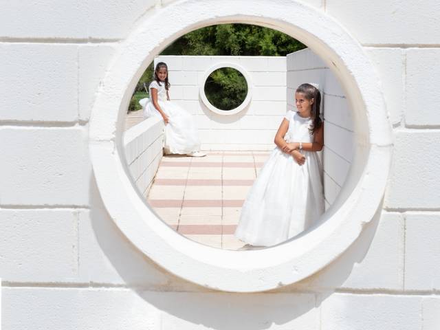 Estudios y Reportajes de Primera Comunión de Erica y Lara. Fotografía de comuniones en la era del Covid-19