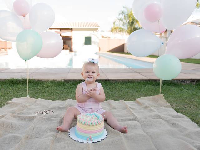 SMASH THE CAKE de Lara faz 1 aninho