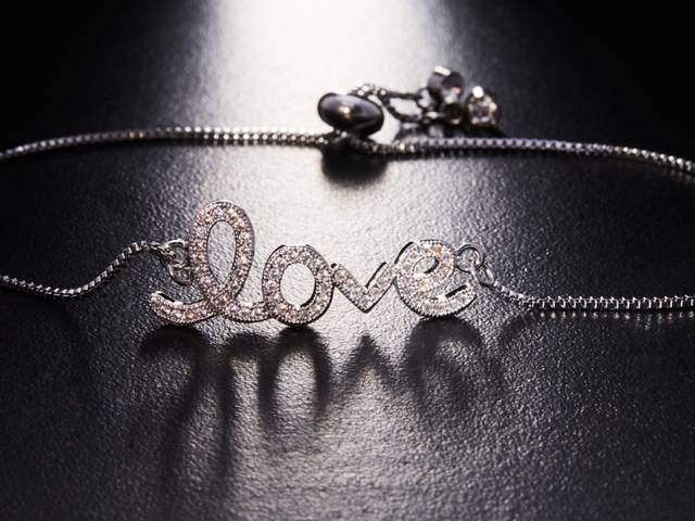 Still  de ACIUM | BRACCIALINI COLLECTION