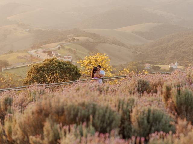 PRÉ-WEDDING de Ensaio Pré-Casamento em Cunha: O Romance de Matthaus e Rebeca no Lavandário (2 de 3)