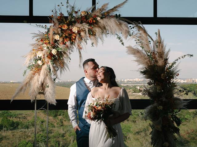 CASAMENTO de Casamento no Troina SJC: A Celebração Intensa de Letícia e Juliano