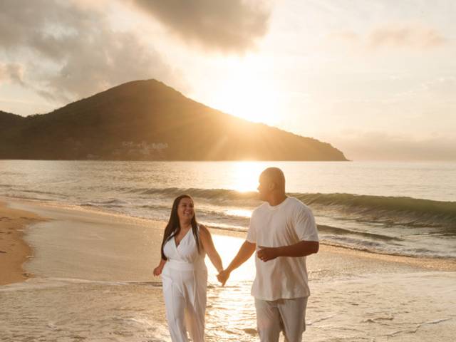 PRÉ-WEDDING de O Brilho de um Novo Começo: O Ensaio Pré-Casamento de Stefanie e Alex em Caraguatatuba