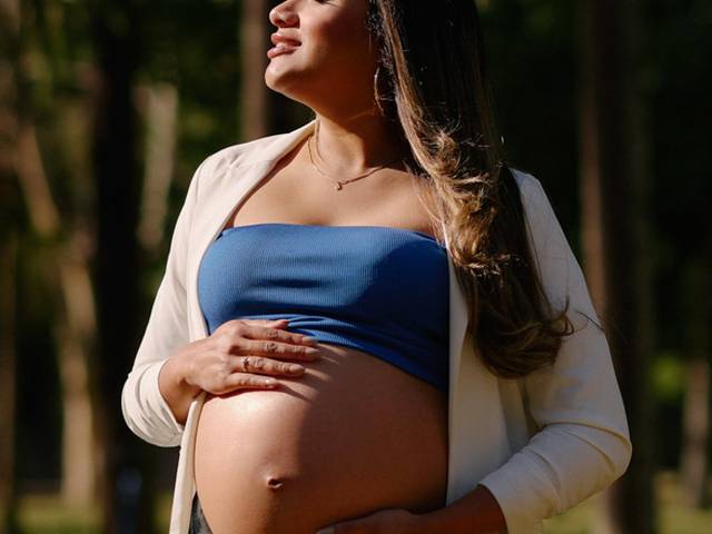 FAMÍLIA de Fotógrafo de Gestante em São José dos Campos: O Ensaio de Lorrana e Felipe à espera de Pedro
