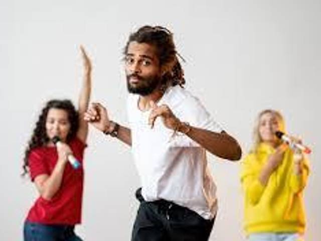 Famosos de Procuro cantor e cantora para cantar