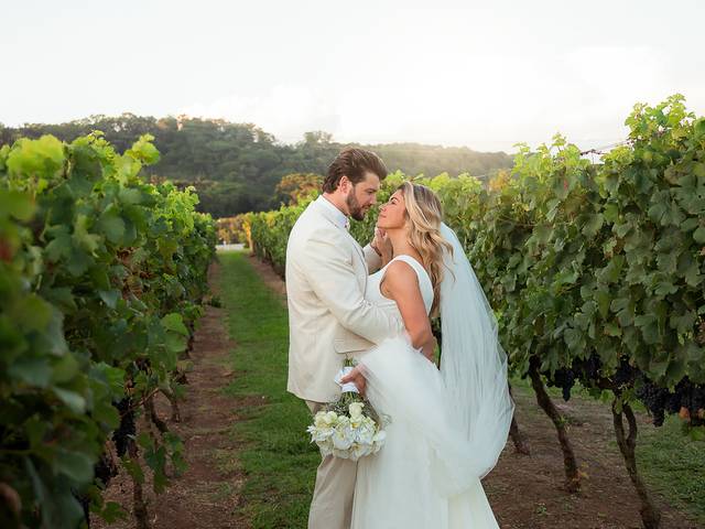 FOTOGRAFIA DE CASAMENTO de Casamento Gisa e Guilherme - Vinícola Lovara
