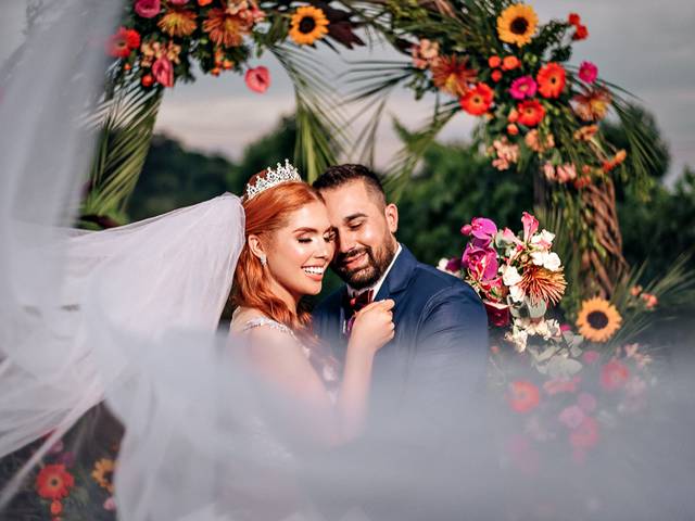 FOTOGRAFIA DE CASAMENTO de Casamento Tais  & Cristiano - Vinícola Lovara