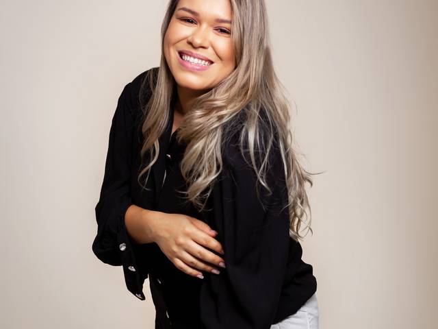 Retrato corporativo de Vanessa Saraiva | Cursos