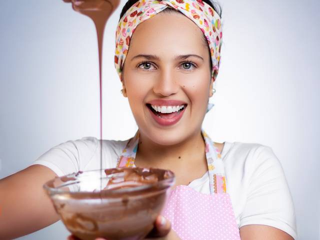 Retrato corporativo de Glória Maria - Cozinha da Glória