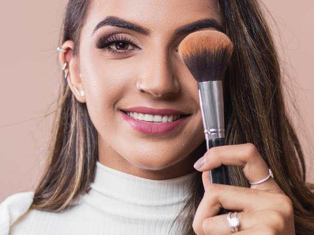 Retrato corporativo de Lívia Barbosa | Maquiadora