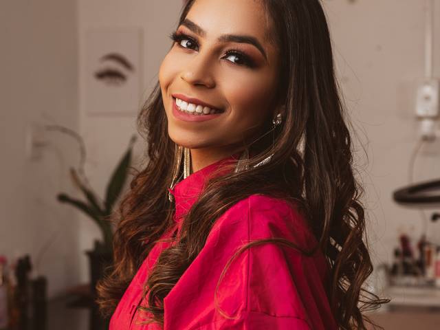 Retrato corporativo de ANA LÍVIA | Designer de Sobrancelhas