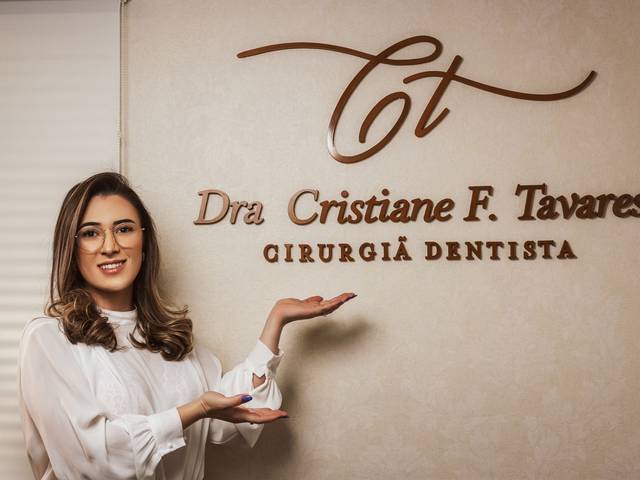 Retrato corporativo de CRISTIANE TAVARES | Cirurgiã Dentista