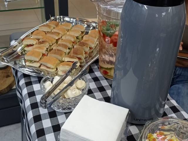 B2B interno de Café picnic de inauguração!