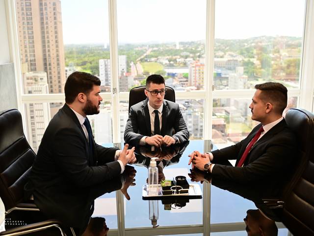 Ensaios de Gonzaga & Oliveira - Advogados Associados